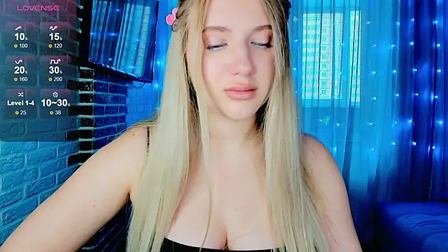 Snapshot of Evacadooo chatting on October 2025 06:54:02 AM Evacadooo online show from October 2025 06:54:02 AM