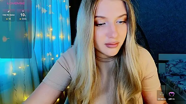 Snapshot of Evacadooo chatting on October 2025 04:44:02 AM Evacadooo online show from October 2025 04:44:02 AM