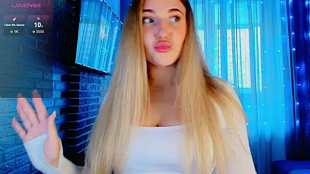 Snapshot of Evacadooo chatting on October 2025 06:45:01 AM Evacadooo online show from October 2025 06:45:01 AM