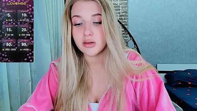 Snapshot of Evacadooo chatting on October 2025 11:01:01 AM Evacadooo online show from October 2025 11:01:01 AM