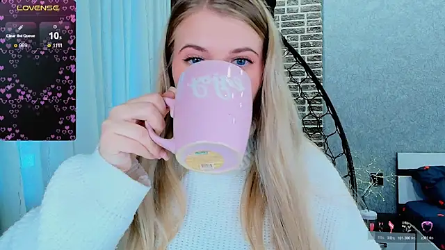 Snapshot of Evacadooo chatting on October 2025 02:35:01 AM Evacadooo online show from October 2025 02:35:01 AM