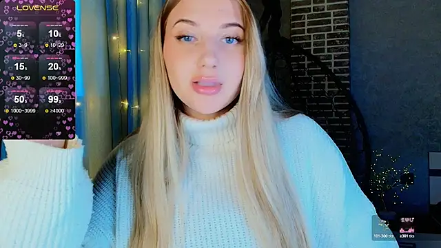 Snapshot of Evacadooo chatting on November 2025 02:32:02 AM Evacadooo online show from November 2025 02:32:02 AM