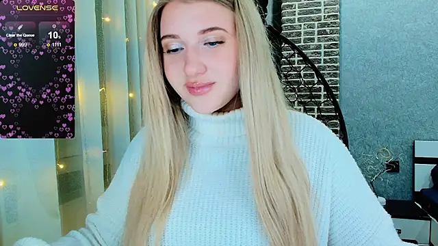 Snapshot of Evacadooo chatting on November 2025 01:30:02 AM Evacadooo online show from November 2025 01:30:02 AM