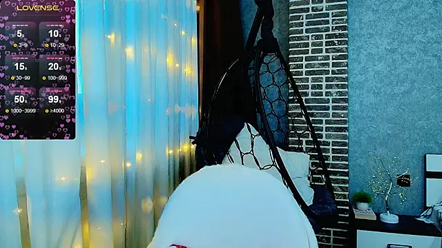 Snapshot of Evacadooo chatting on December 2025 04:22:01 AM Evacadooo online show from December 2025 04:22:01 AM