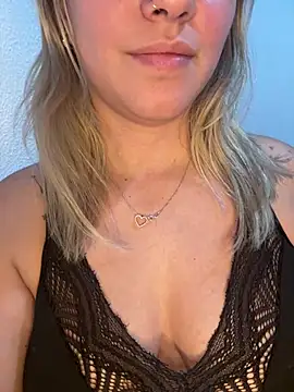 Snapshot of cheylm chatting on December 2024 04:04:02 AM cheylm online show from December 2024 04:04:02 AM