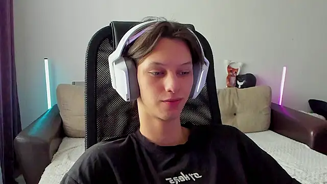 Ostin meow online show from February 2026 06:40:02 AM