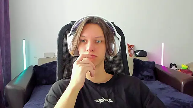 Ostin meow online show from February 2026 07:06:02 AM