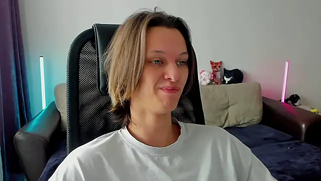 Ostin meow online show from April 2026 09:47:01 AM