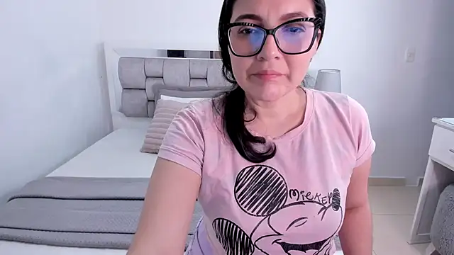 Camilaa bueno online show from July 2026 12:45:02 AM