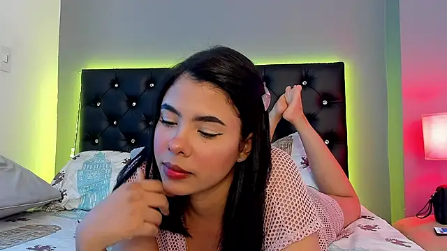 Snapshot of sharon_and_myke chatting on February 2025 07:17:01 PM sharon and myke online show from February 2025 07:17:01 PM