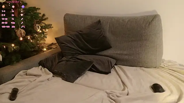 Snapshot of Pinky__Binky chatting on December 2024 05:46:01 PM Pinky  Binky online show from December 2024 05:46:01 PM