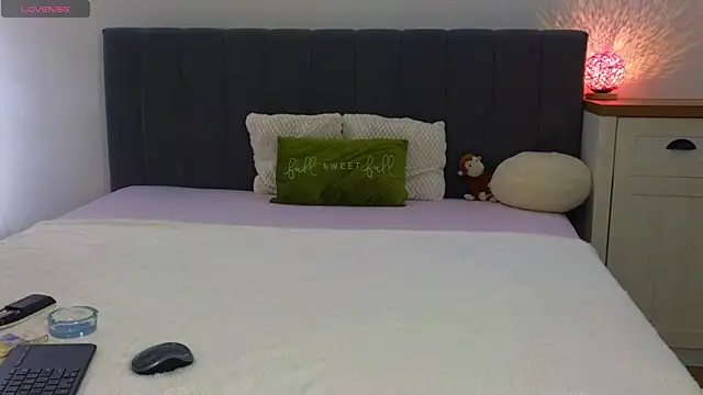 LauraMirage online show from November 2025 08:24:01 AM