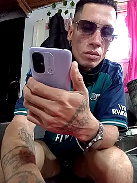 Snapshot of FlacoDani chatting on October 2025 05:10:02 PM FlacoDani online show from October 2025 05:10:02 PM