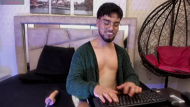 Tommidubois online show from February 2025 07:56:01 PM