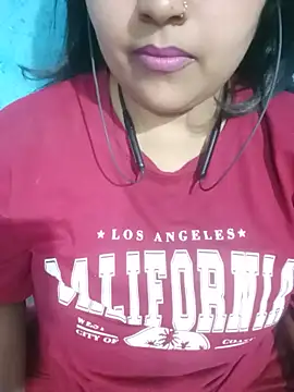 Snapshot of Love-Veronica chatting on May 2026 06:25:01 PM Love-Veronica online show from May 2026 06:25:01 PM