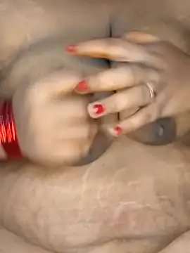 Snapshot of Sexy_Radhikaa chatting on November 2025 09:08:01 PM Sexy Radhikaa online show from November 2025 09:08:01 PM