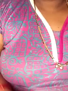 Snapshot of Sexy_Radhikaa chatting on November 2025 04:33:02 AM Sexy Radhikaa online show from November 2025 04:33:02 AM