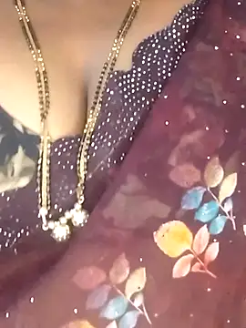 Snapshot of Sexy_Radhikaa chatting on November 2025 01:41:02 AM Sexy Radhikaa online show from November 2025 01:41:02 AM