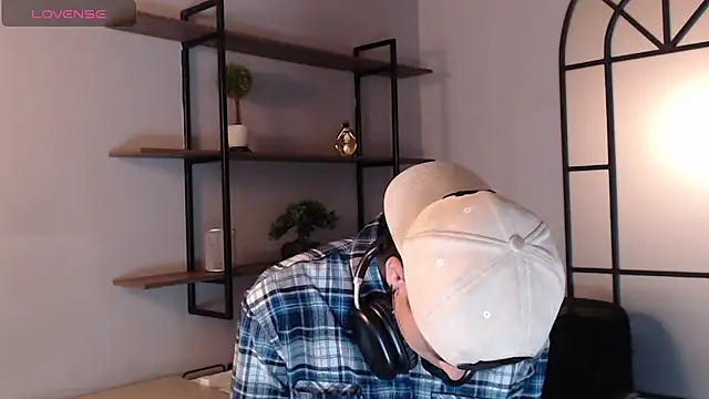 Snapshot of MattiDeLuca chatting on December 2024 11:34:01 AM MattiDeLuca online show from December 2024 11:34:01 AM