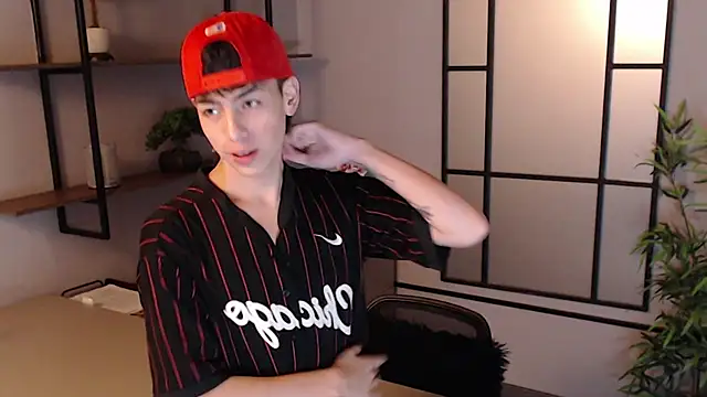 Snapshot of MattiDeLuca chatting on December 2024 11:39:02 AM MattiDeLuca online show from December 2024 11:39:02 AM