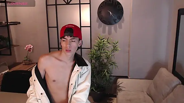 Snapshot of MattiDeLuca chatting on December 2024 11:39:02 AM MattiDeLuca online show from December 2024 11:39:02 AM