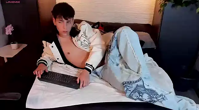 Snapshot of MattiDeLuca chatting on December 2024 05:29:02 PM MattiDeLuca online show from December 2024 05:29:02 PM