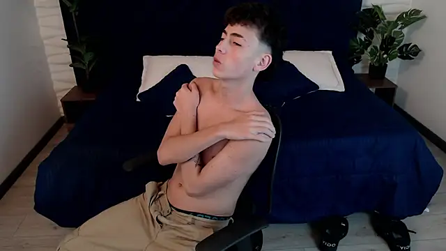 Snapshot of MattiDeLuca chatting on January 2025 11:58:02 AM MattiDeLuca online show from January 2025 11:58:02 AM