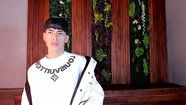 Snapshot of MattiDeLuca chatting on January 2025 11:32:01 AM MattiDeLuca online show from January 2025 11:32:01 AM