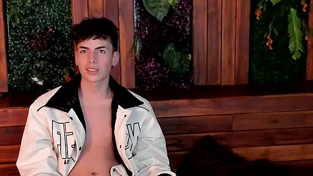 Snapshot of MattiDeLuca chatting on January 2025 11:04:02 AM MattiDeLuca online show from January 2025 11:04:02 AM