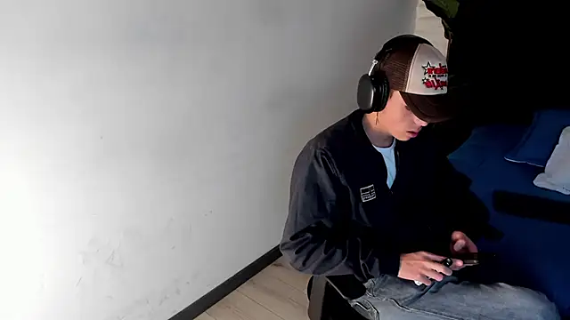 Snapshot of MattiDeLuca chatting on February 2025 11:45:02 AM MattiDeLuca online show from February 2025 11:45:02 AM