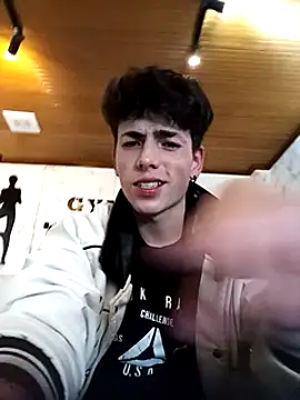 Snapshot of MattiDeLuca chatting on February 2025 01:25:01 AM MattiDeLuca online show from February 2025 01:25:01 AM