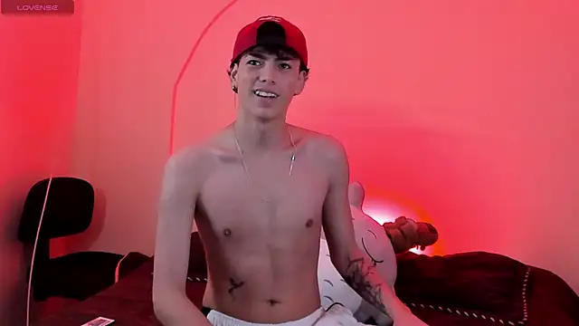 Snapshot of MattiDeLuca chatting on October 2025 12:01:02 PM MattiDeLuca online show from October 2025 12:01:02 PM