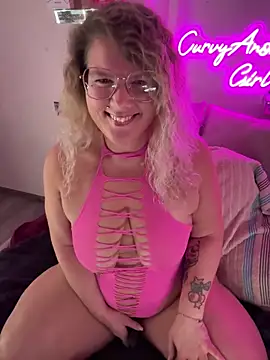 CurvyAnonymousGirl89 online show from October 2025 04:07:02 PM