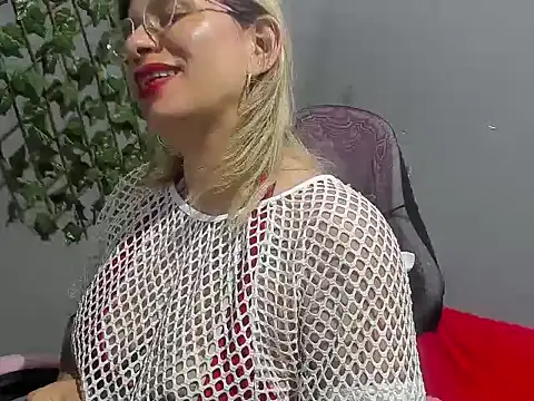 Snapshot of sexy_bigboooty chatting on December 2024 07:05:02 AM sexy bigboooty online show from December 2024 07:05:02 AM