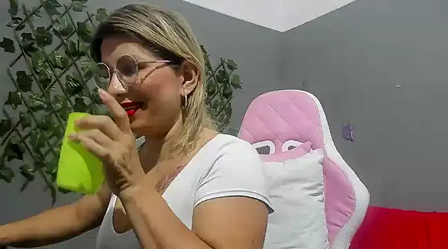 Snapshot of sexy_bigboooty chatting on December 2024 02:39:01 AM sexy bigboooty online show from December 2024 02:39:01 AM