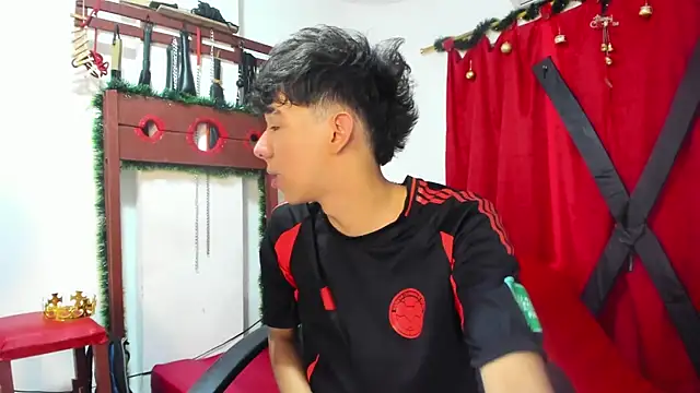 Harry LatinBoy online show from December 2024 07:32:02 PM