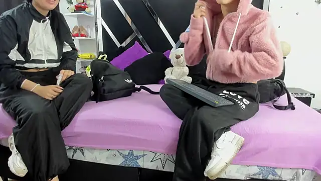 Snapshot of abby_eemily chatting on October 2025 12:02:01 PM abby eemily online show from October 2025 12:02:01 PM