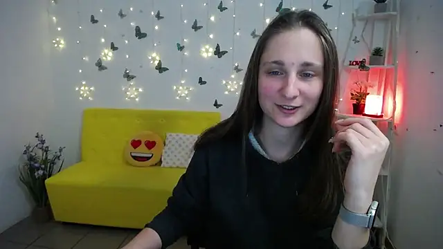 Snapshot of MichelLeee chatting on April 2026 12:29:02 PM MichelLeee online show from April 2026 12:29:02 PM