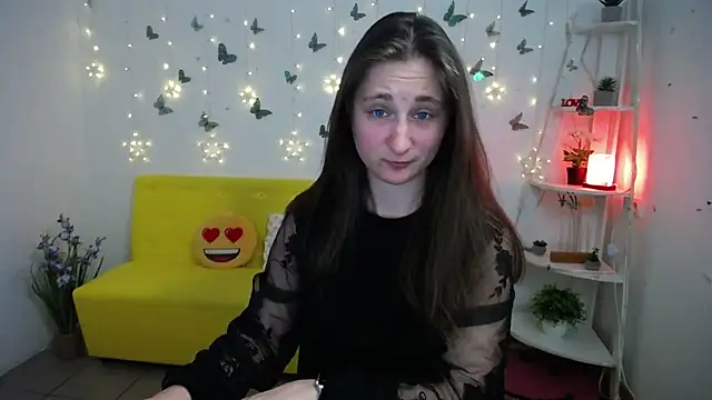 Snapshot of MichelLeee chatting on April 2026 05:10:02 AM MichelLeee online show from April 2026 05:10:02 AM