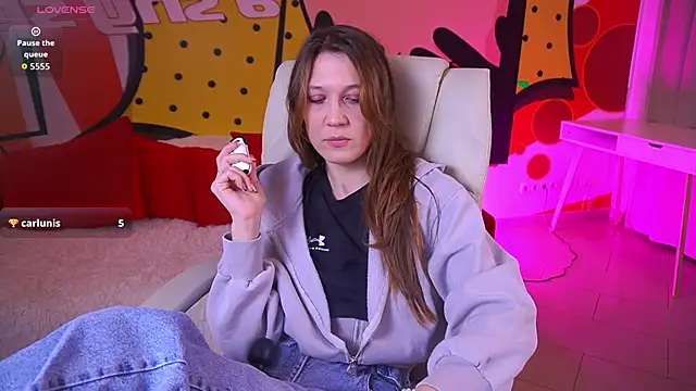 DreamyLinaa online show from March 2026 07:37:01 PM