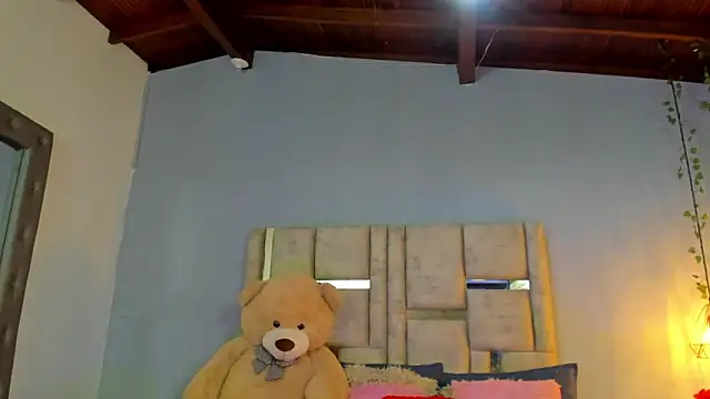 Snapshot of AshleyHill2 chatting on September 2025 03:06:02 AM AshleyHill2 online show from September 2025 03:06:02 AM