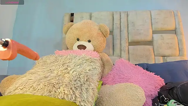 Snapshot of AshleyHill2 chatting on September 2025 03:19:01 AM AshleyHill2 online show from September 2025 03:19:01 AM