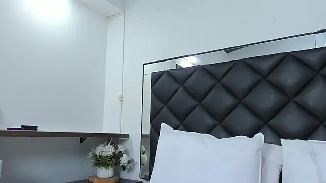 Snapshot of AshleyHill2 chatting on October 2025 03:59:02 AM AshleyHill2 online show from October 2025 03:59:02 AM