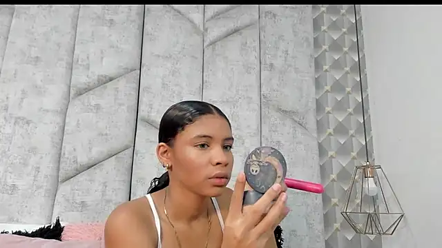 Snapshot of AshleyHill2 chatting on December 2025 04:40:02 AM AshleyHill2 online show from December 2025 04:40:02 AM