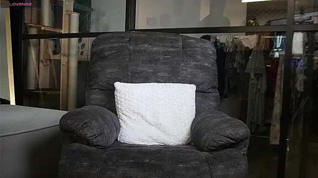 Snapshot of DimitriSullivan_ chatting on February 2025 03:10:02 AM DimitriSullivan online show from February 2025 03:10:02 AM