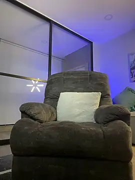 Snapshot of DimitriSullivan_ chatting on March 2025 03:43:02 AM DimitriSullivan online show from March 2025 03:43:02 AM