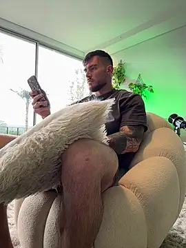 Snapshot of DimitriSullivan_ chatting on December 2025 02:12:02 PM DimitriSullivan online show from December 2025 02:12:02 PM