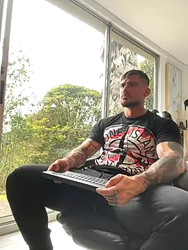 Snapshot of DimitriSullivan_ chatting on December 2025 02:33:01 PM DimitriSullivan online show from December 2025 02:33:01 PM