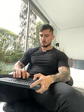 DimitriSullivan  online show from January 2026 06:33:01 PM