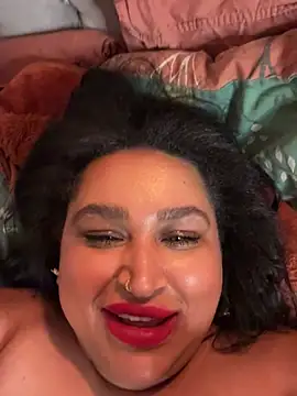 Snapshot of Sweet_PeaUK chatting on January 2025 03:39:01 AM Sweet PeaUK online show from January 2025 03:39:01 AM